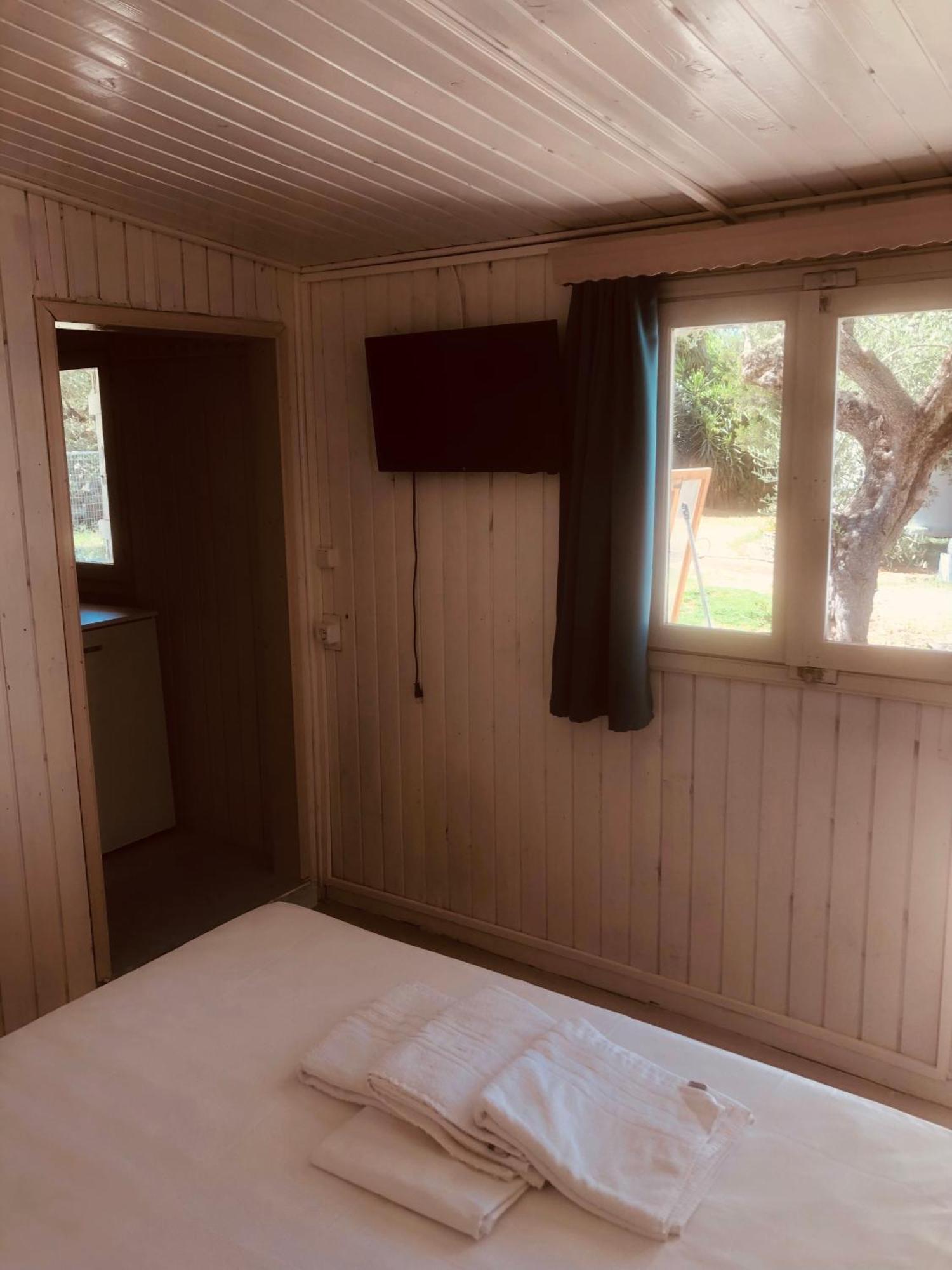 Barreira Beachfront Rooms 6 Каламата Екстер'єр фото